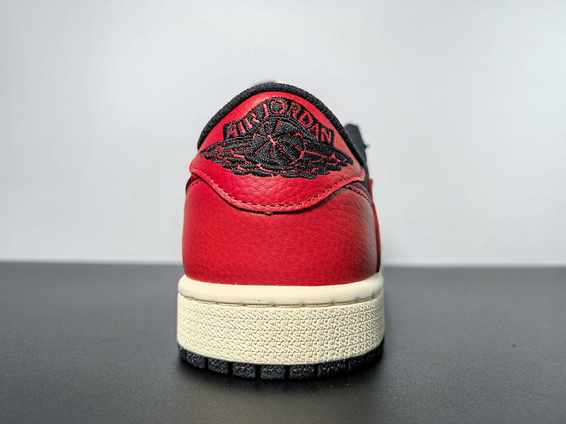 Travis Scott x Air Jordan 1 Low OG DM7866-061