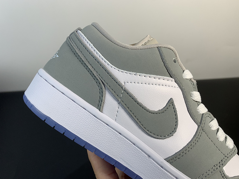 Nike Wmns Air Jordan 1 Low  DC0774-105​