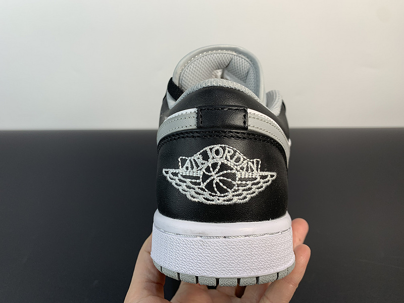 Air Jordan 1 Low “Light Smoke Grey”553558-039