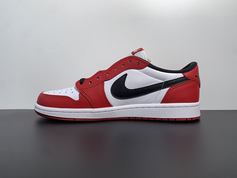Air Jordan 1 Low OG “Chicago”705329-600