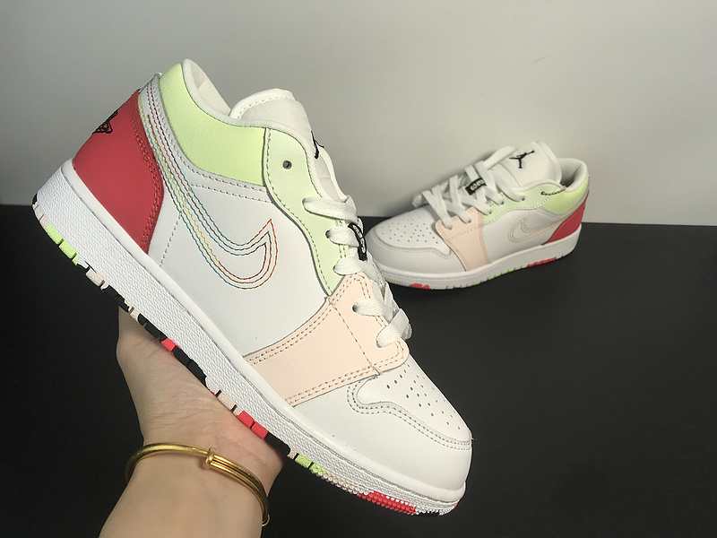 NIKE Air Jordan 1 Low