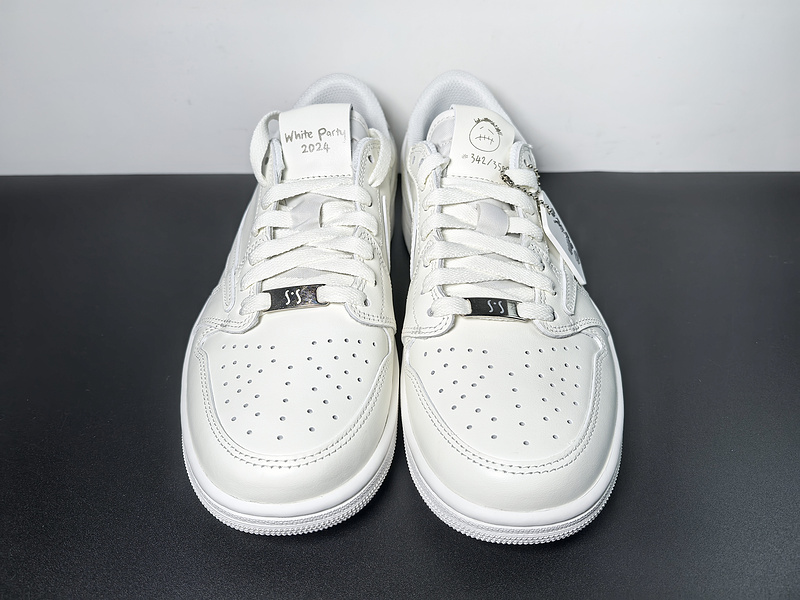 Travis Scott x Air Jordan 1 Low TD1228-111