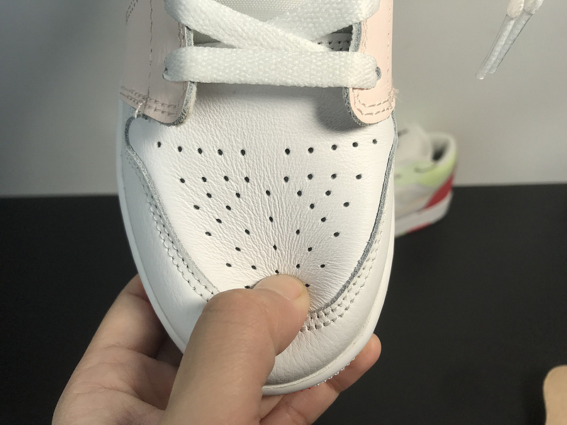 NIKE Air Jordan 1 Low