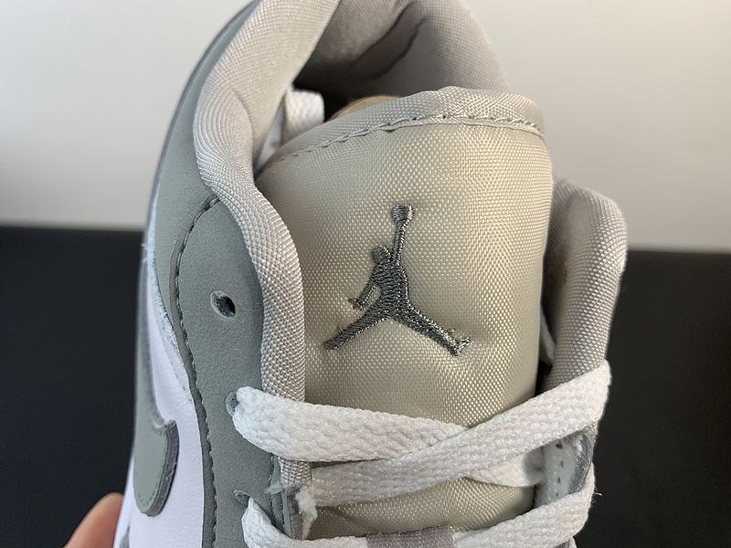 Nike Wmns Air Jordan 1 Low  DC0774-105​