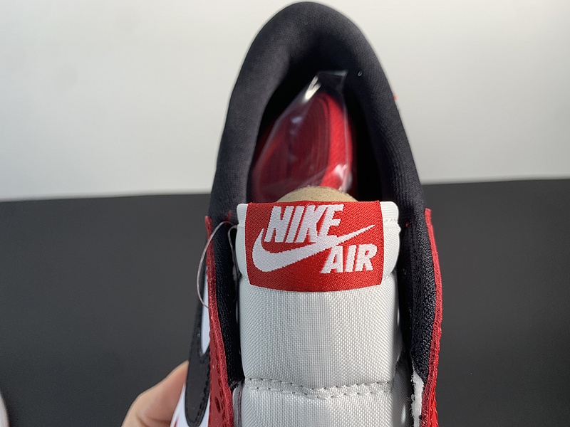 Air Jordan 1 Low OG “Chicago”705329-600