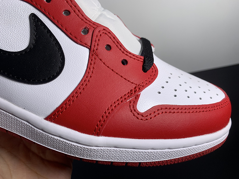 Air Jordan 1 Low OG “Chicago”705329-600