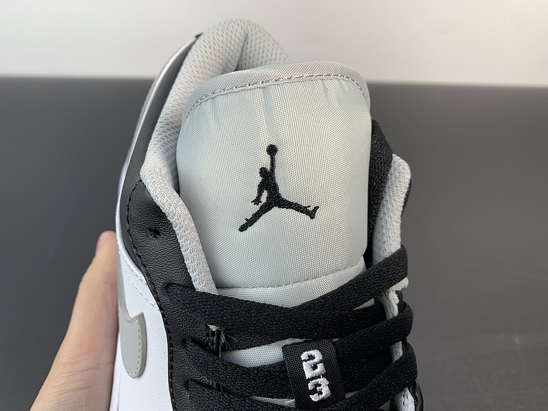 Air Jordan 1 Low “Light Smoke Grey”553558-039