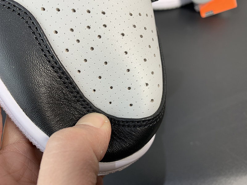 Air Jordan 1 Low “Light Smoke Grey”553558-039