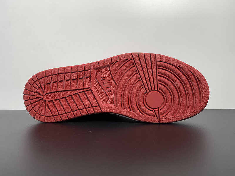 Air Jordan 1 Low OG “Chicago”705329-600