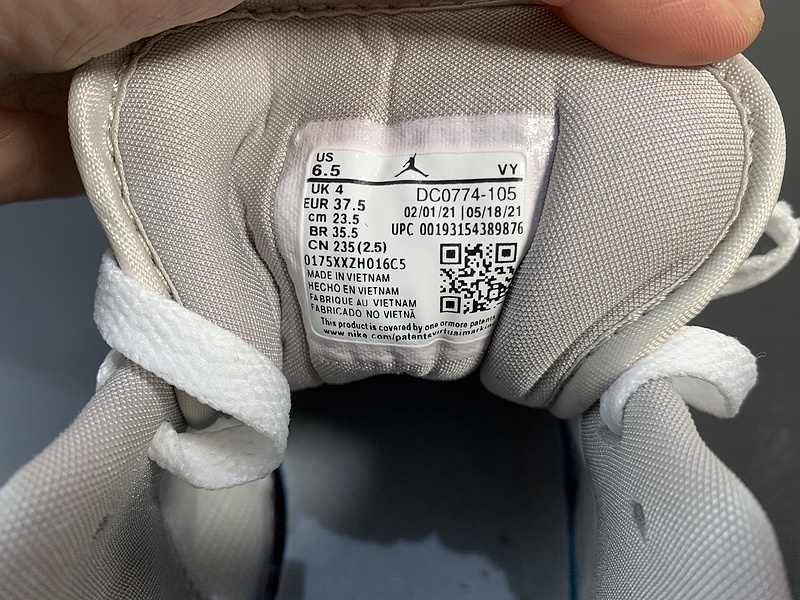 Nike Wmns Air Jordan 1 Low  DC0774-105​