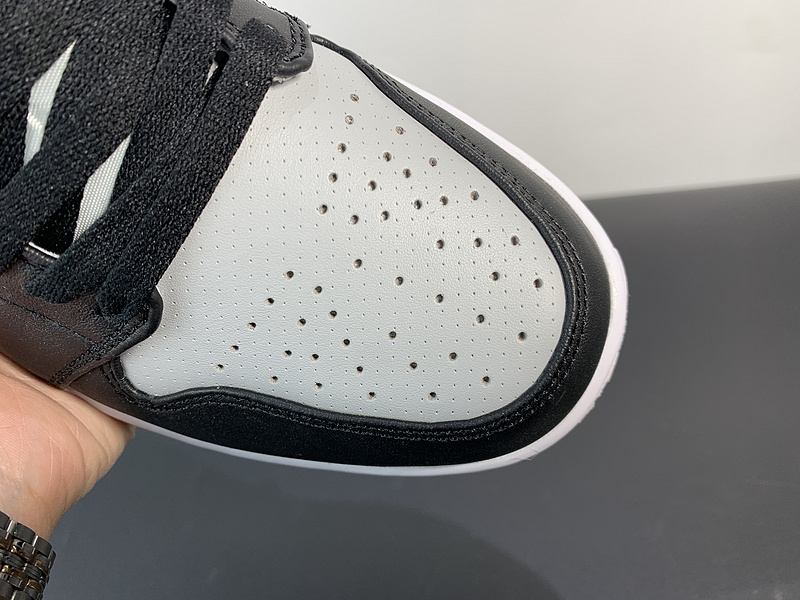 Air Jordan 1 Low “Light Smoke Grey”553558-039