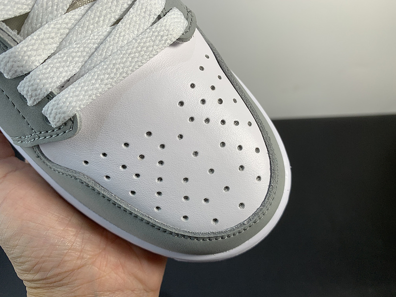 Nike Wmns Air Jordan 1 Low  DC0774-105​