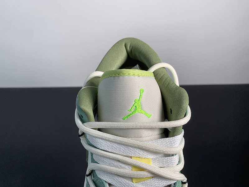 Air Jordan 1 Low FD9906 131