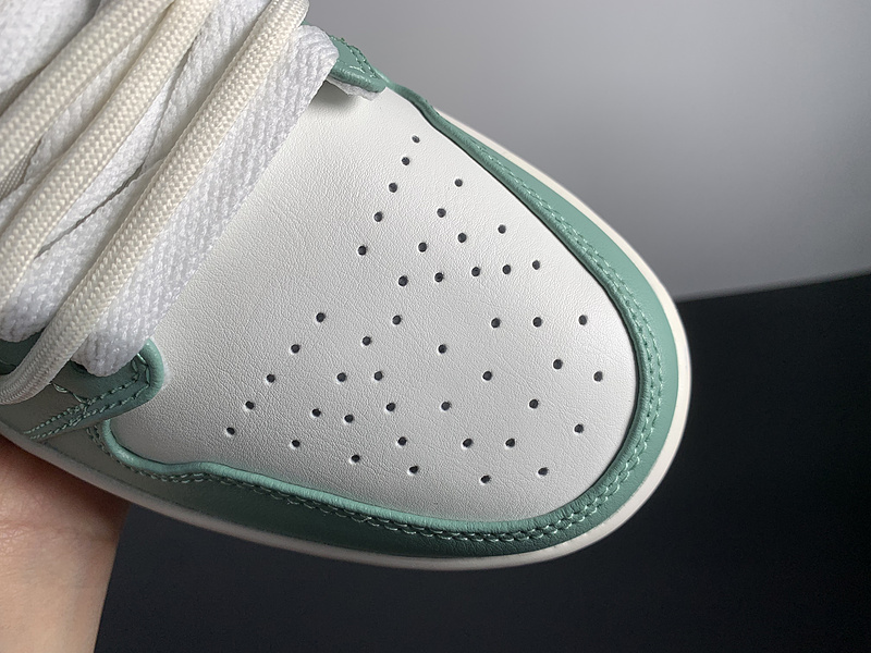 Air Jordan 1 Low FD9906 131