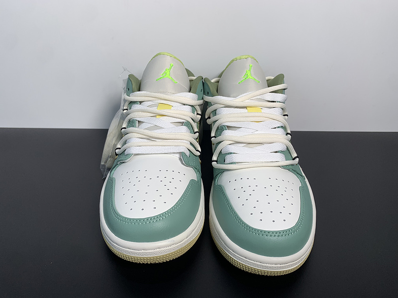 Air Jordan 1 Low FD9906 131