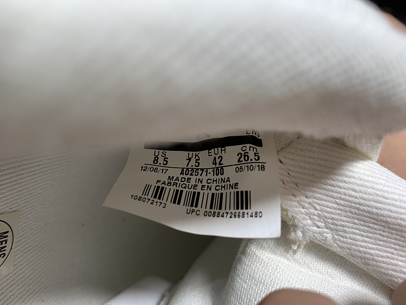 Levi’s x Air Jordan 4 AO2571-100