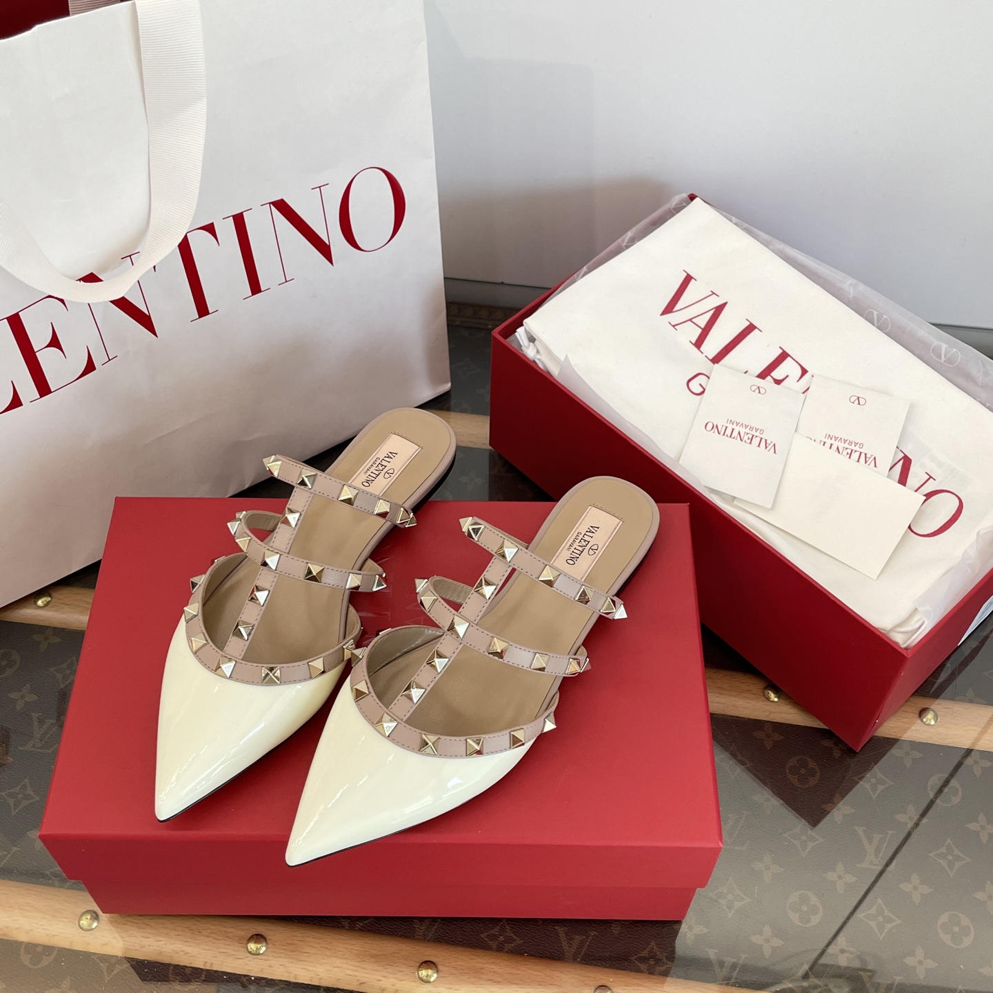 Valentino Rockstud  Flat Patent Leather(EU35-41)