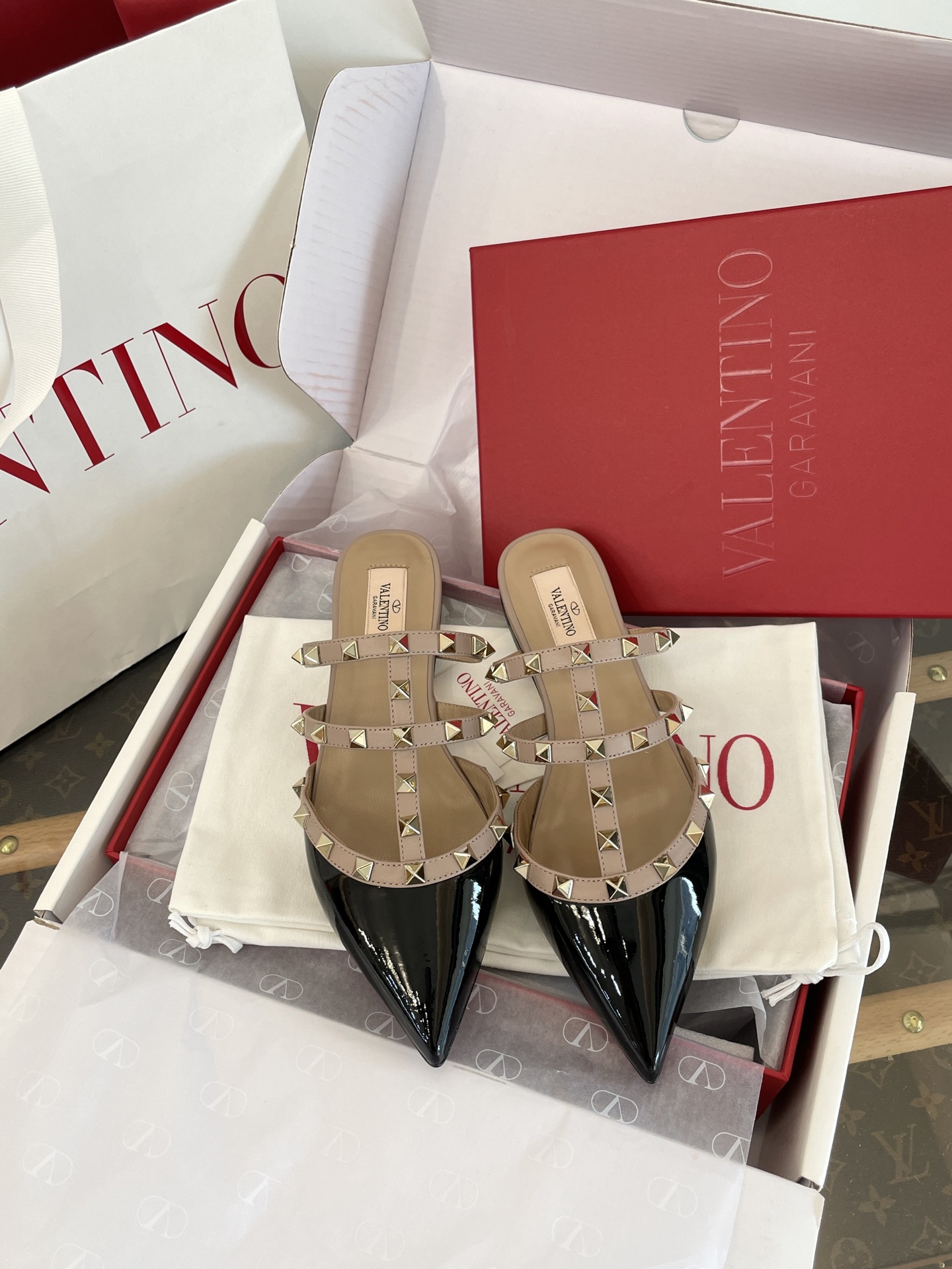 Valentino Rockstud  Flat Patent Leather(EU35-41)