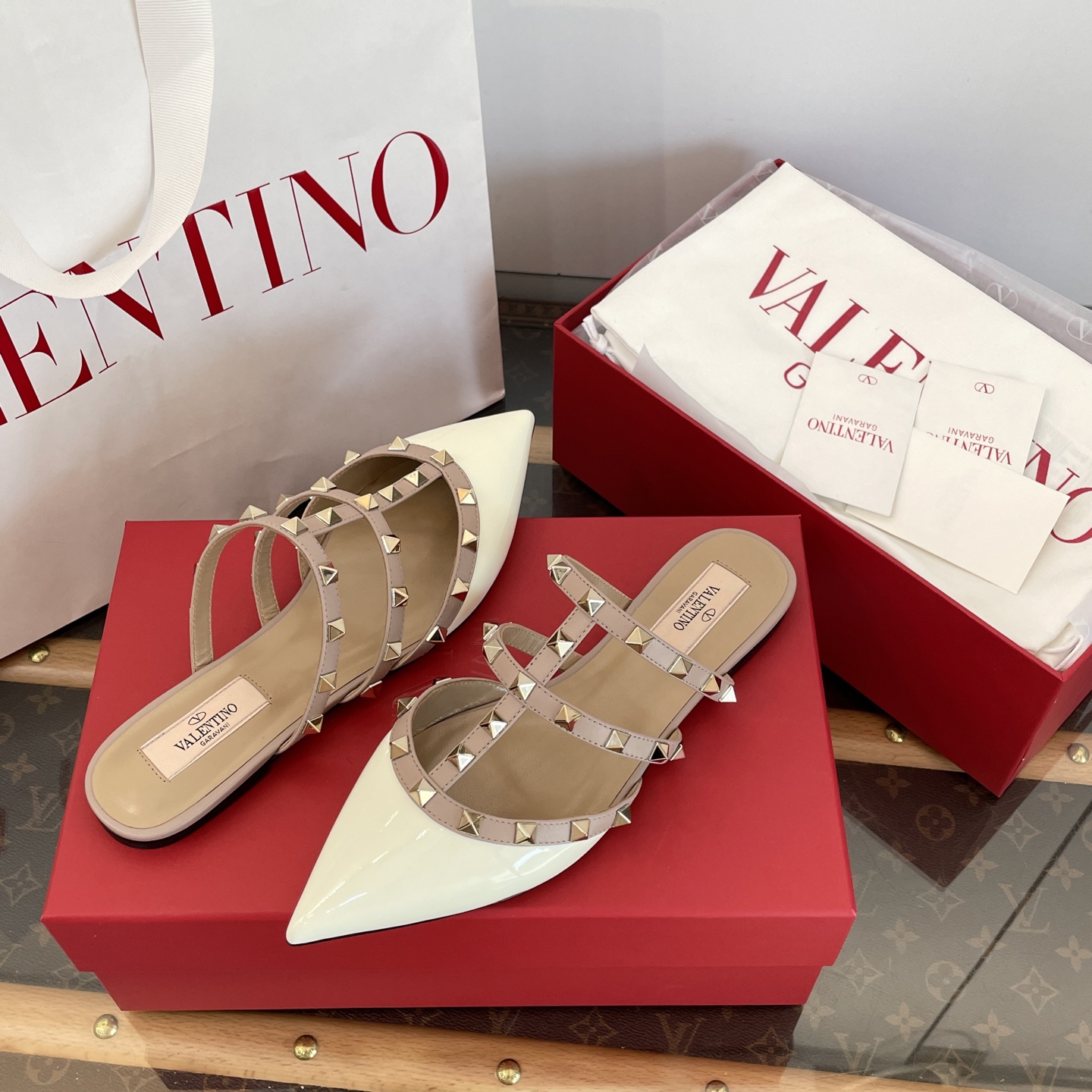Valentino Rockstud  Flat Patent Leather(EU35-41)