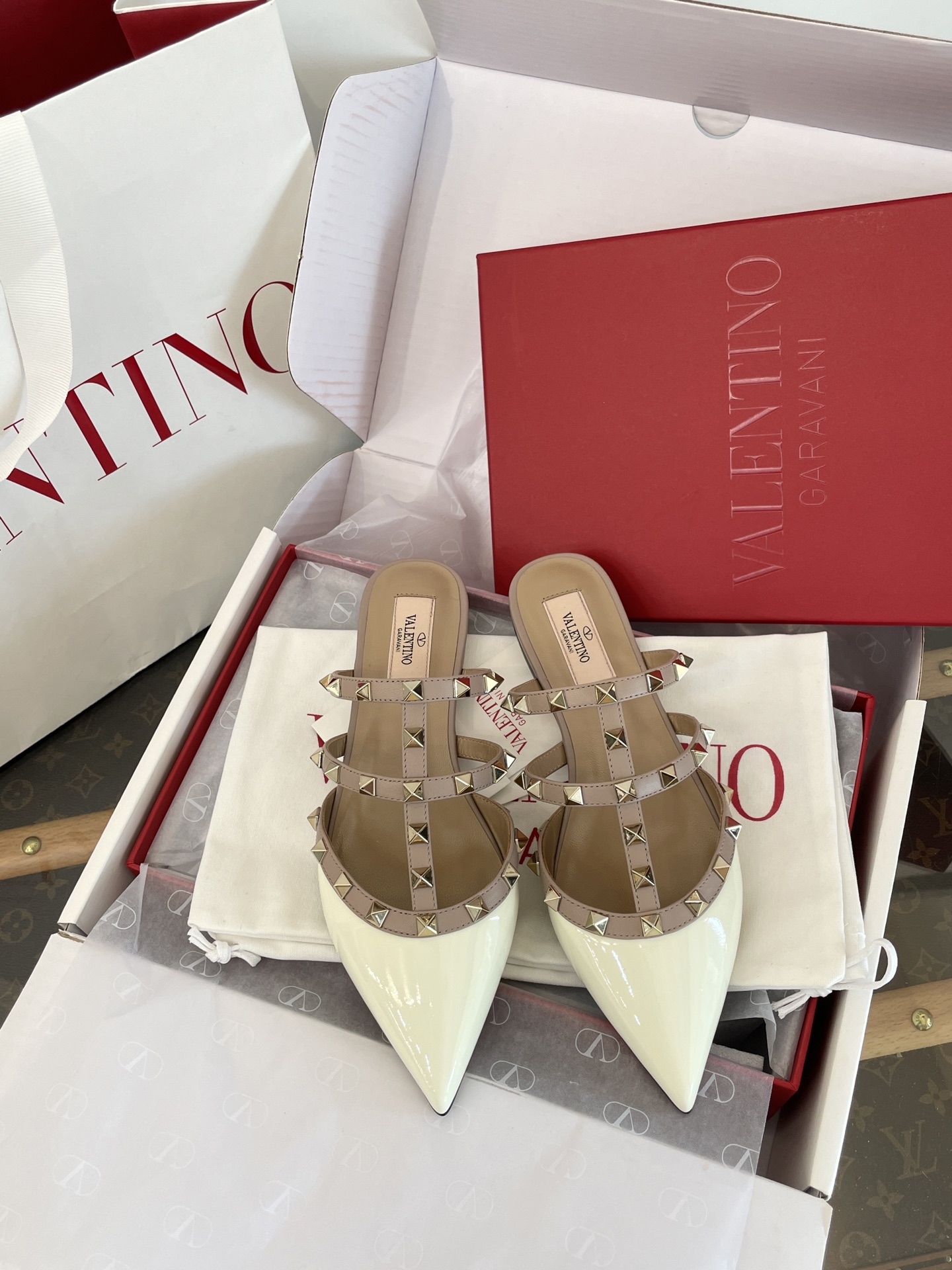 Valentino Rockstud  Flat Patent Leather(EU35-41)