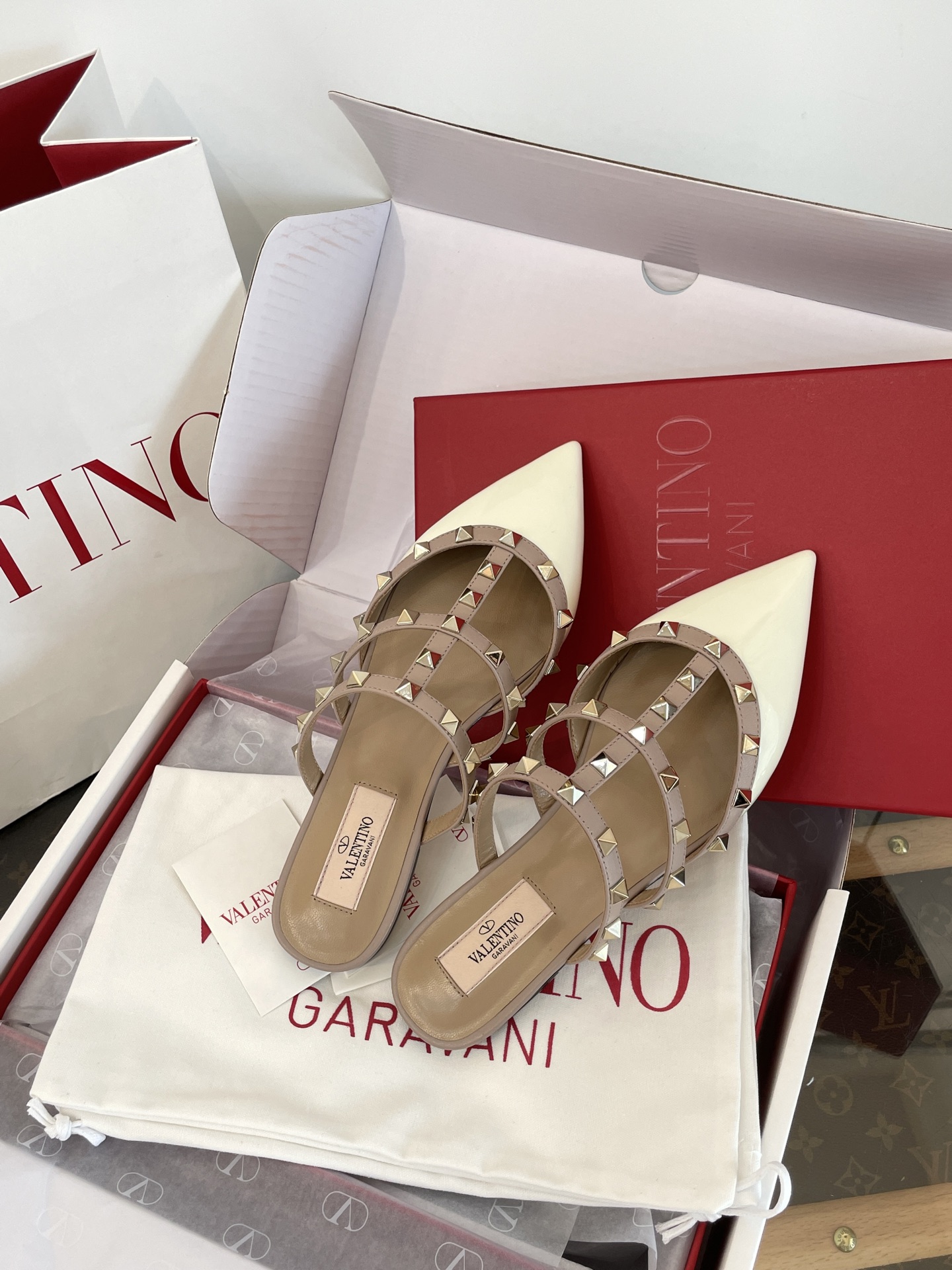 Valentino Rockstud  Flat Patent Leather(EU35-41)