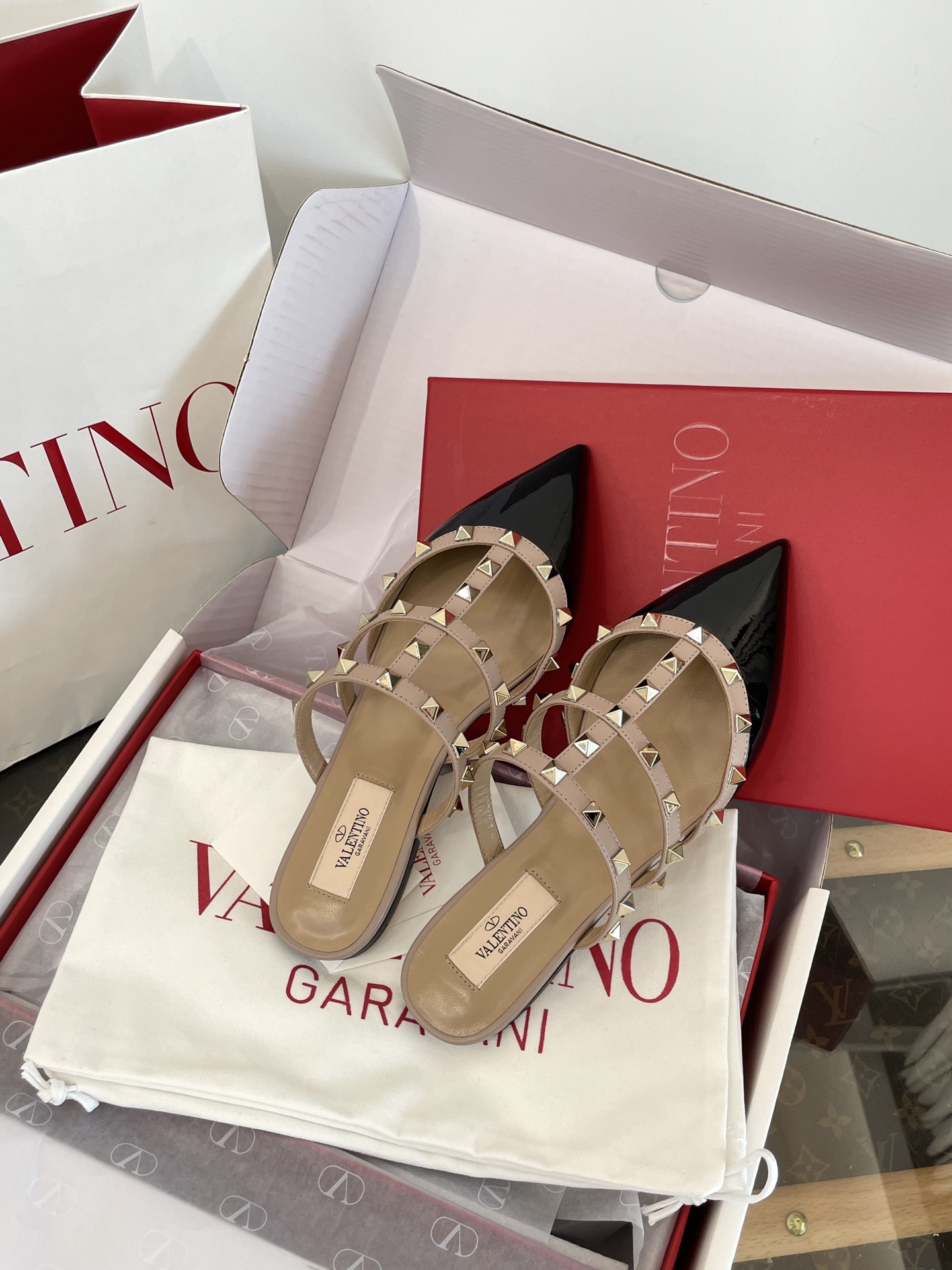 Valentino Rockstud  Flat Patent Leather(EU35-41)