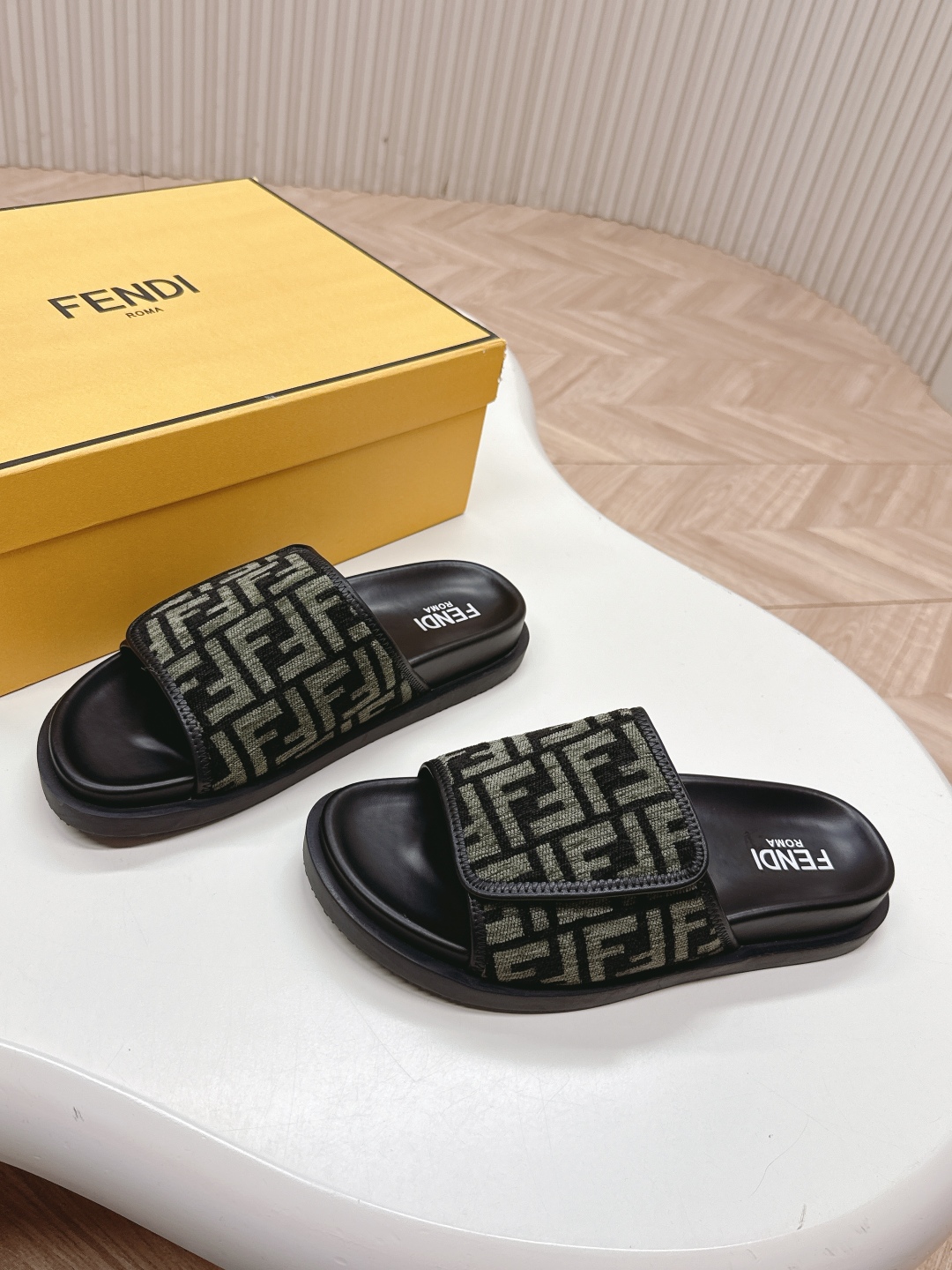 Fendi 2025ss Roma Slides(EU35-44)