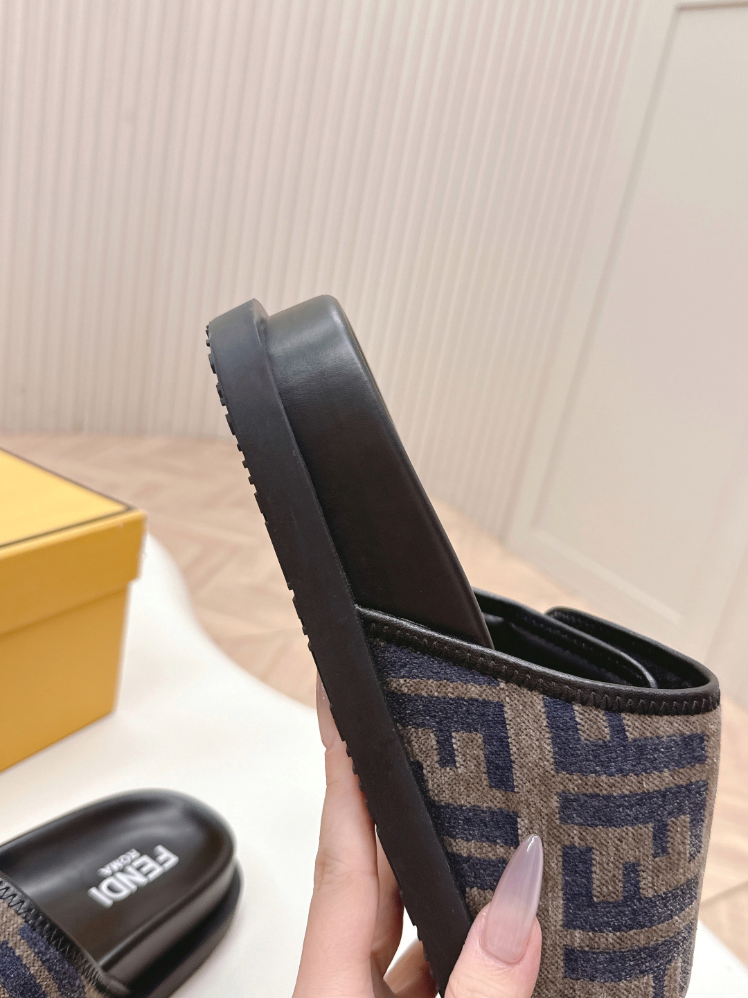 Fendi 2025ss Roma Slides(EU35-44)