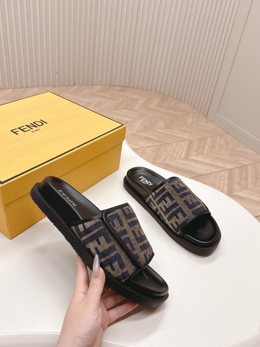 Fendi 2025ss Roma Slides(EU35-44)