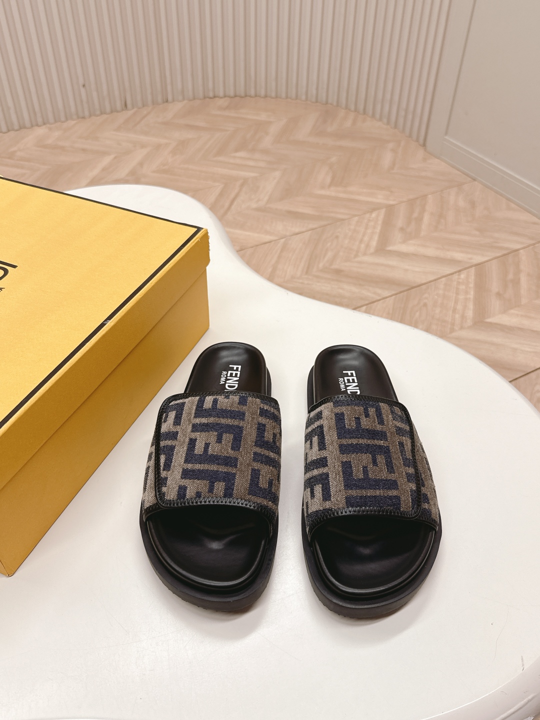 Fendi 2025ss Roma Slides(EU35-44)