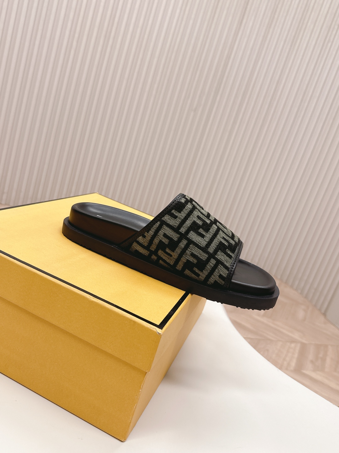 Fendi 2025ss Roma Slides(EU35-44)