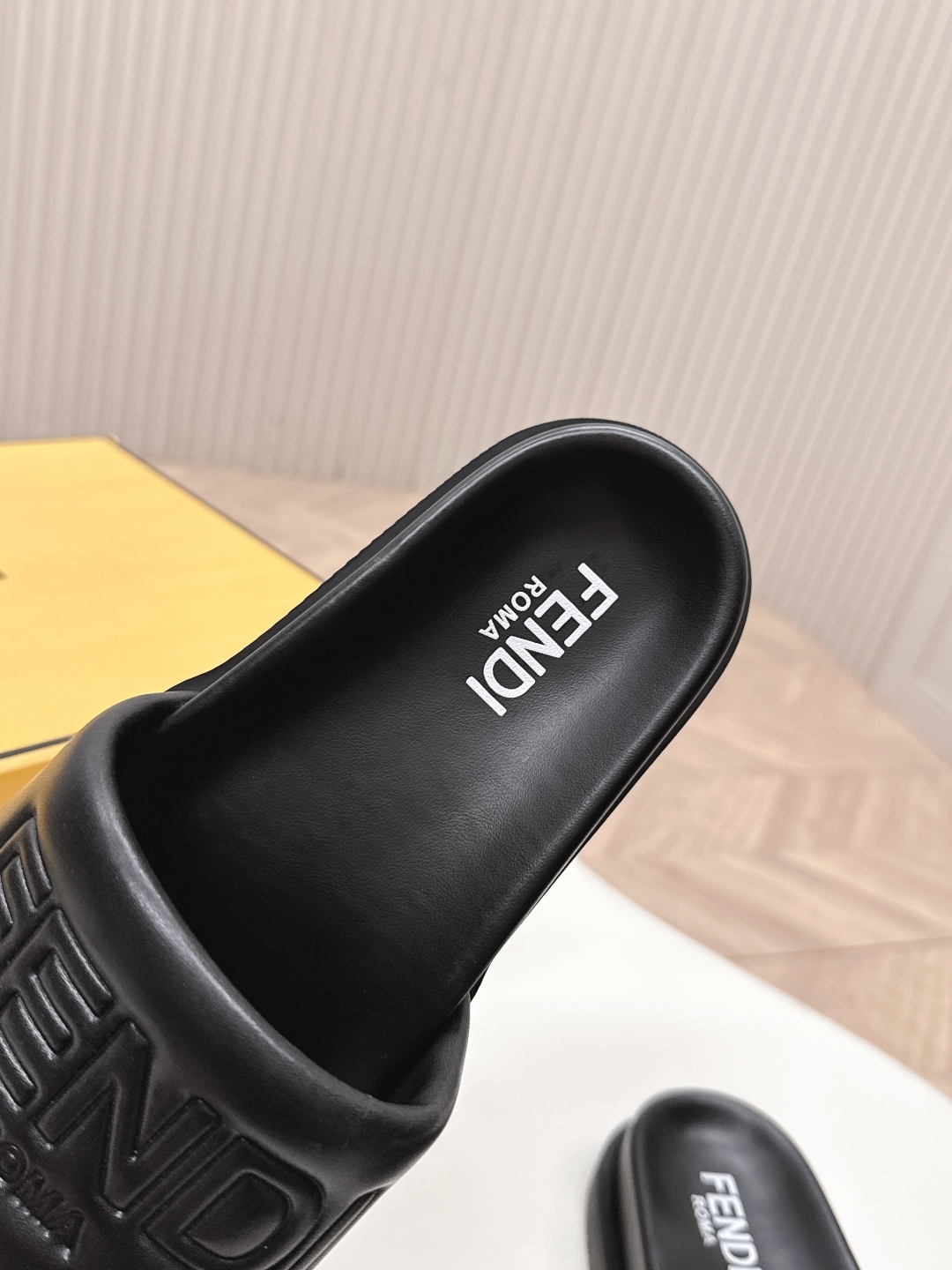 Fendi 2025ss Roma Slides(EU35-44)