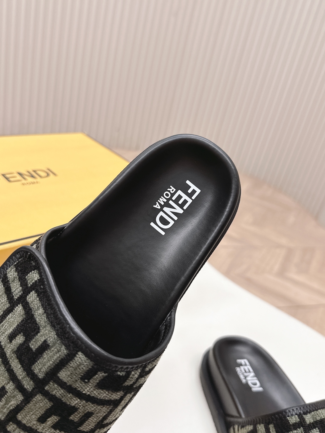 Fendi 2025ss Roma Slides(EU35-44)