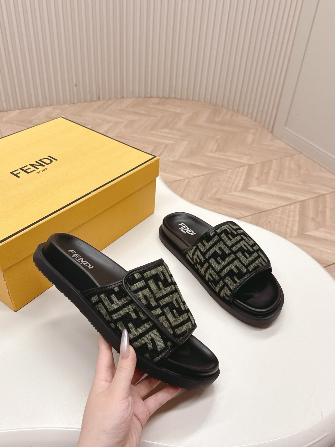 Fendi 2025ss Roma Slides(EU35-44)