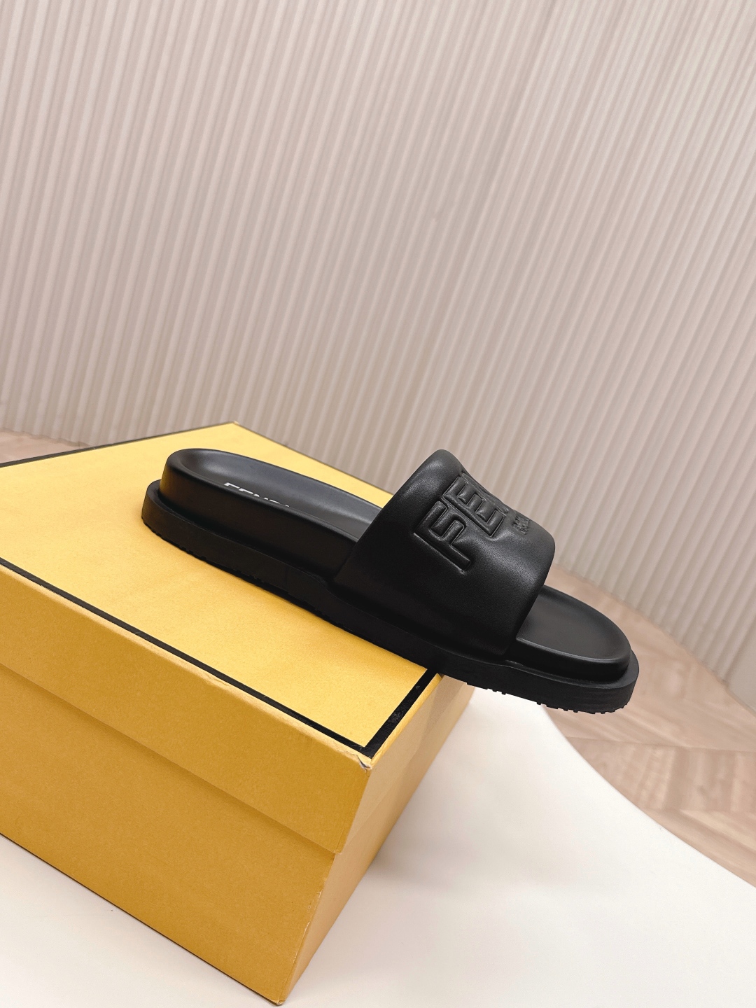 Fendi 2025ss Roma Slides(EU35-44)