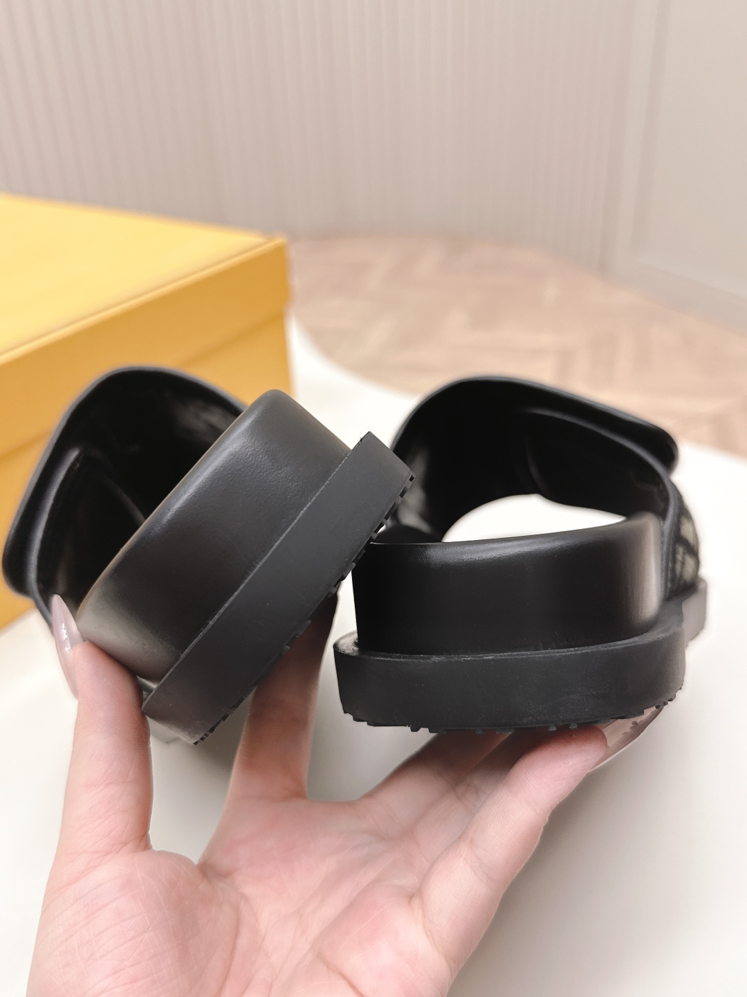 Fendi 2025ss Roma Slides(EU35-44)