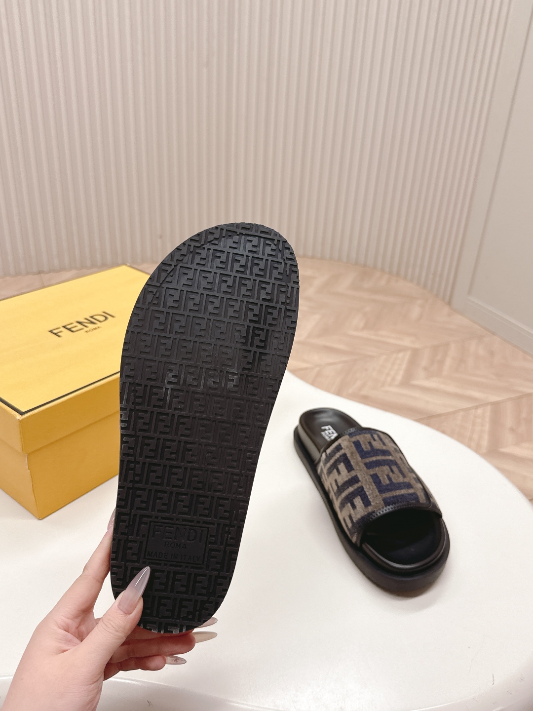 Fendi 2025ss Roma Slides(EU35-44)