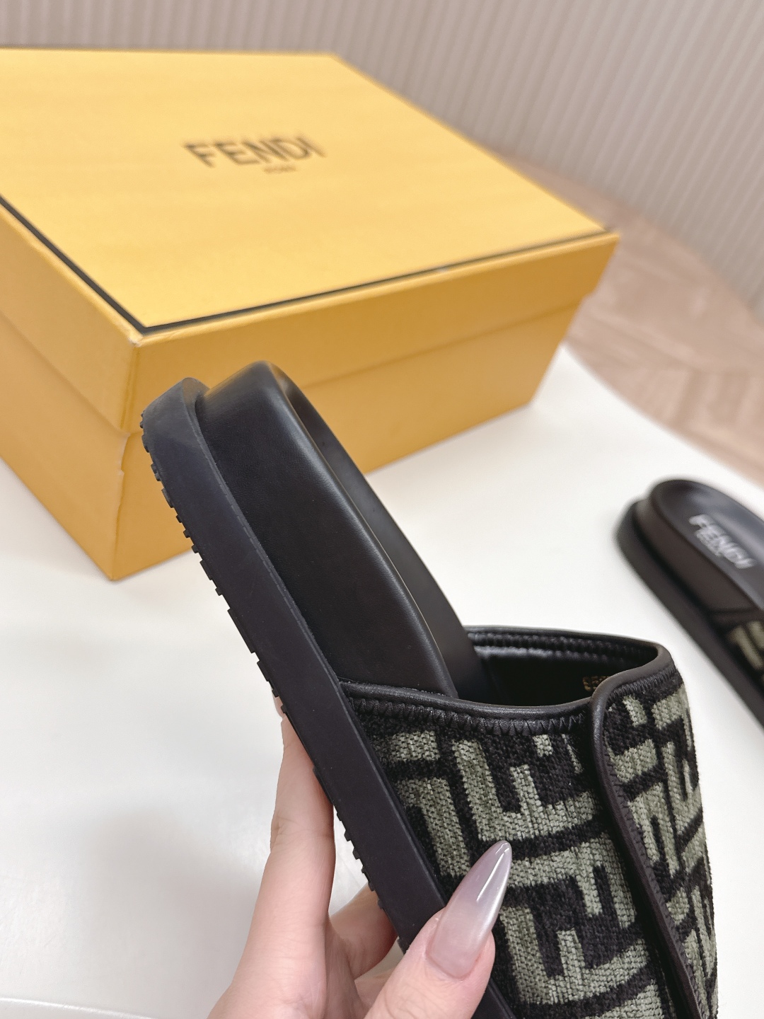Fendi 2025ss Roma Slides(EU35-44)