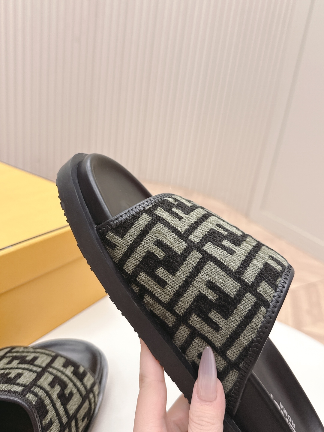 Fendi 2025ss Roma Slides(EU35-44)