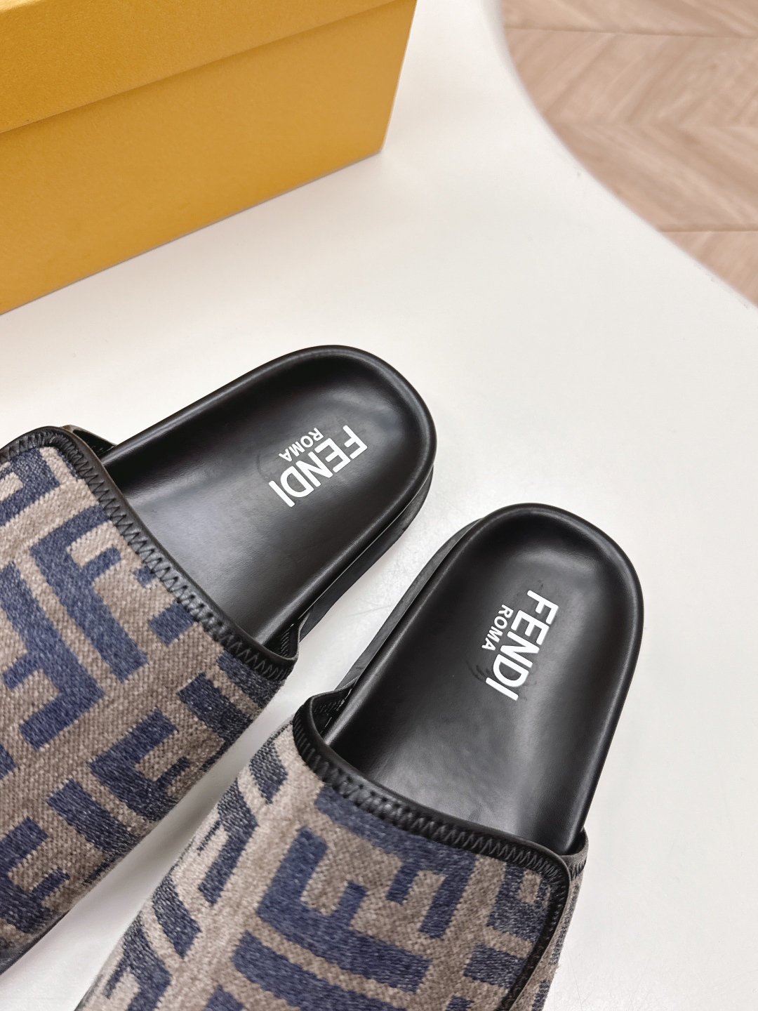 Fendi 2025ss Roma Slides(EU35-44)