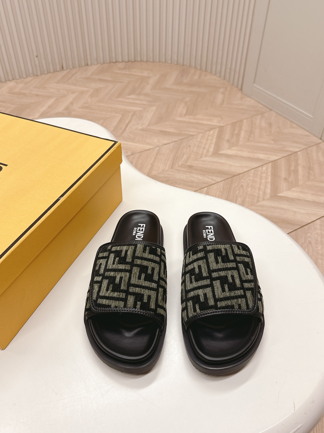 Fendi 2025ss Roma Slides(EU35-44)