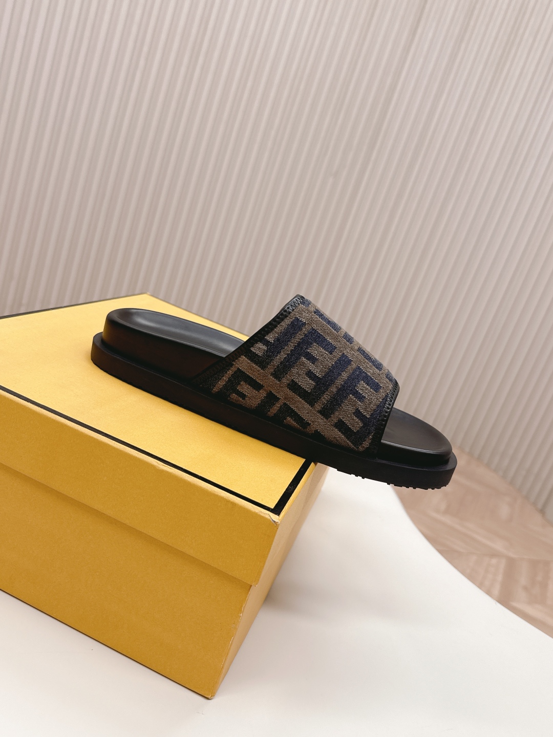 Fendi 2025ss Roma Slides(EU35-44)