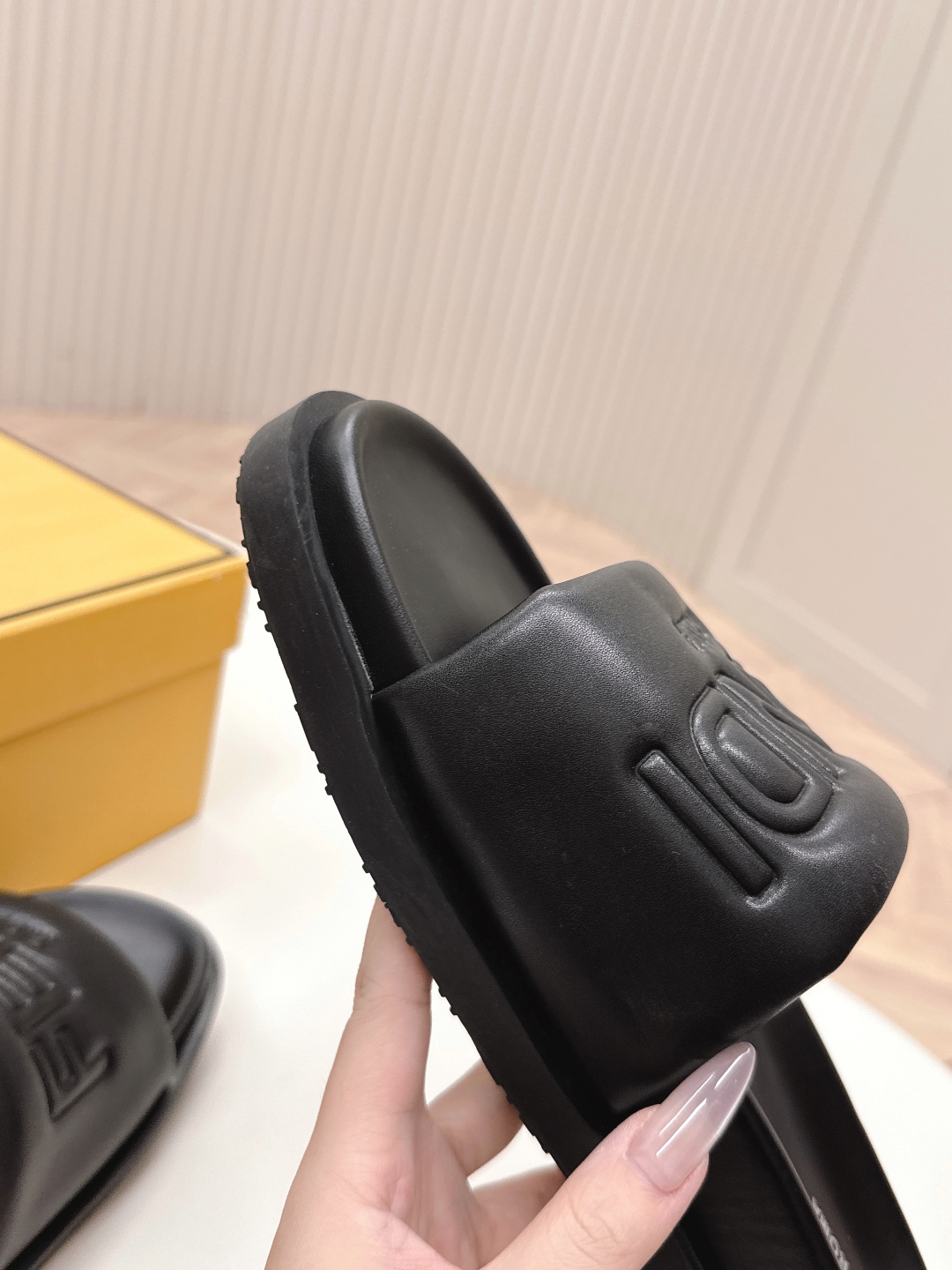Fendi 2025ss Roma Slides(EU35-44)