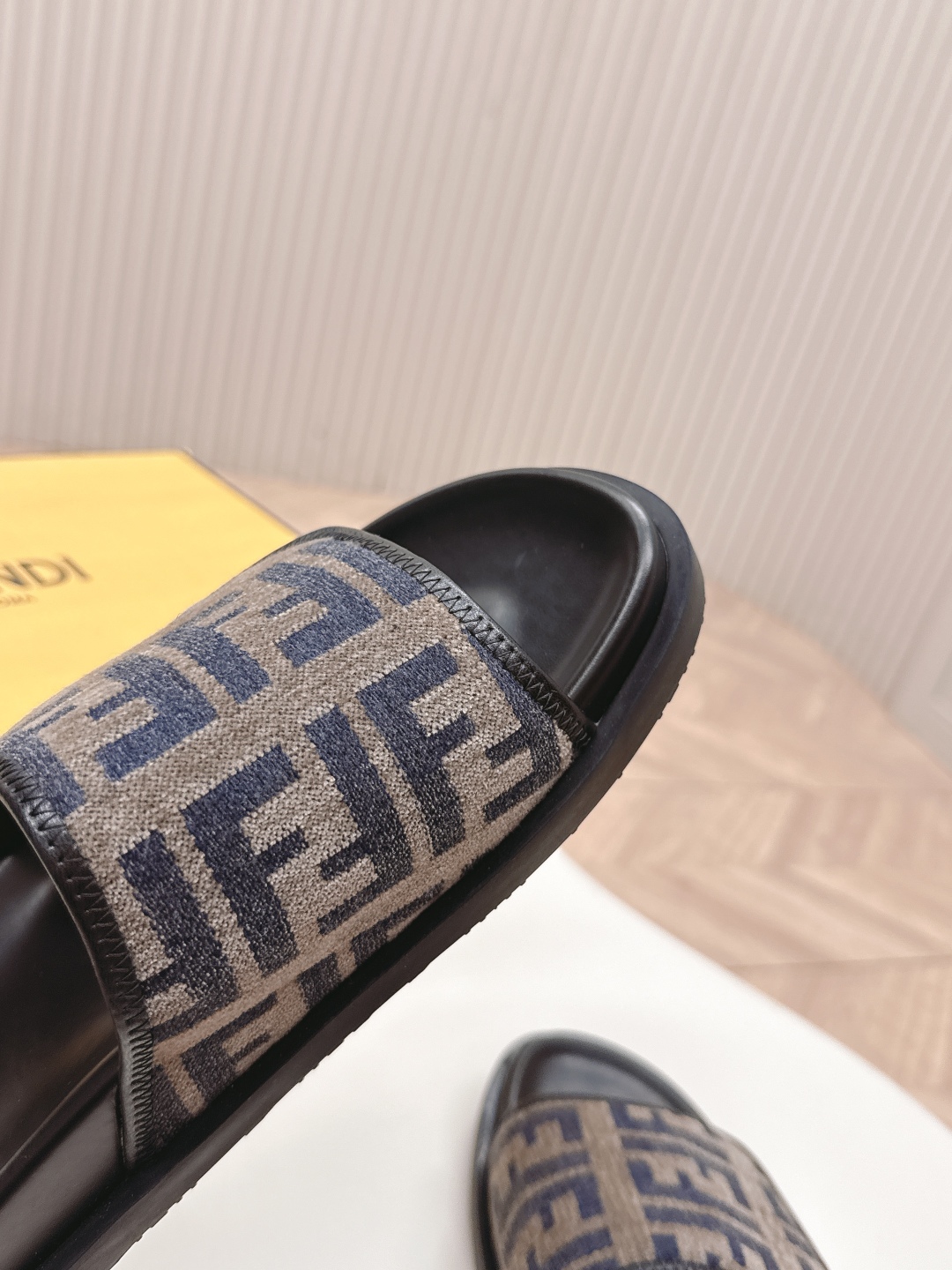 Fendi 2025ss Roma Slides(EU35-44)