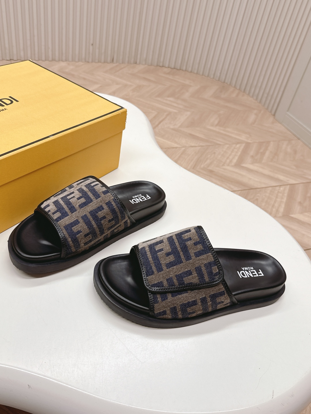 Fendi 2025ss Roma Slides(EU35-44)