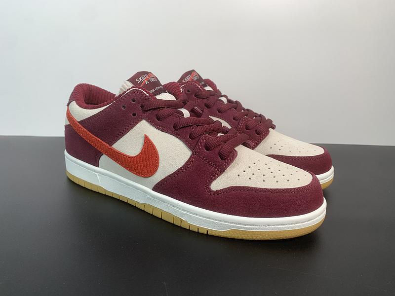 Skate Like a Girl x NK SB Dunk Low DX4589-600