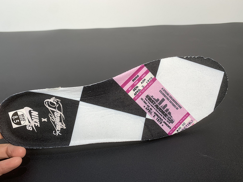 Familia x Nike SB Dunk Low “First Avenue”dj1159-001