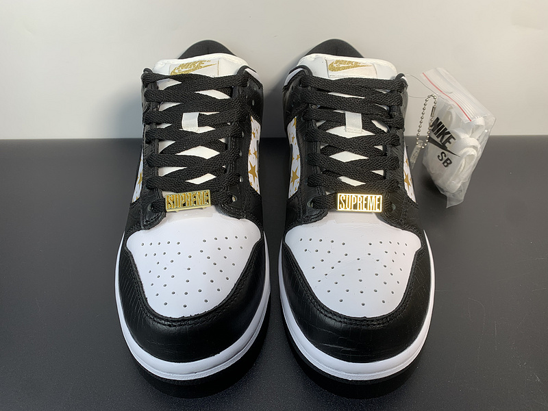 Supreme x Nike SB Dunk Low DH3228-102