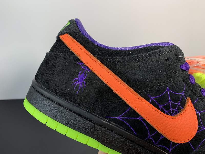 NK SB Dunk Low Night of Mischief BQ6817-006