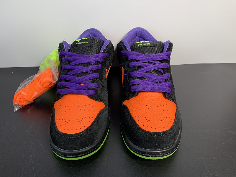 NK SB Dunk Low Night of Mischief BQ6817-006